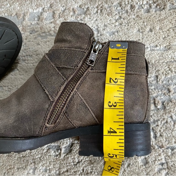 Born Trinculo Boots Ankle Booties Gray Taupe Suede Buckle Strap Detail: 5M - Picture 12 of 14